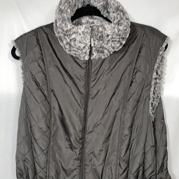 Reversible vest  - Picture 10 of 15